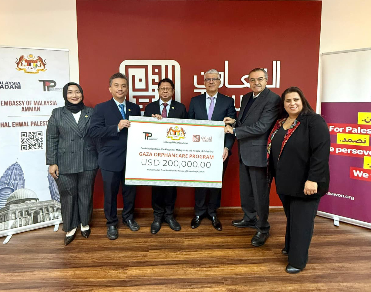 ماليزيا تتبرع بــ200 ألف دولار لمؤسسة التعاون لرعاية أيتام غزة