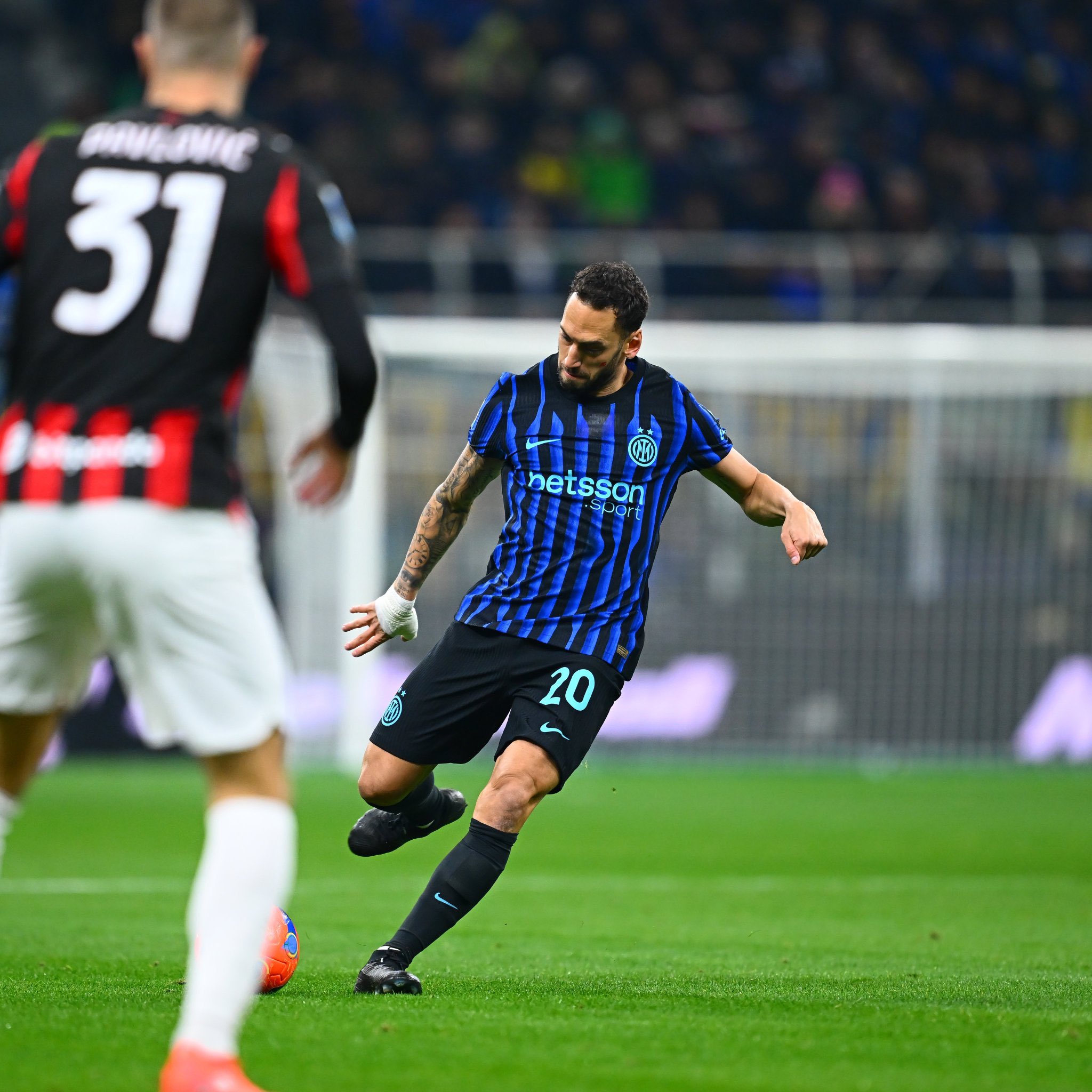 روما يتصدر الدوري الايطالي بعد فوز ميلان على جاره إنتر