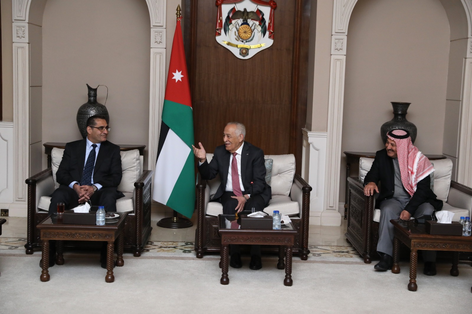 رئيس الديوان الملكي الهاشمي يلتقي وفدا من أبناء عشيرة الكردي