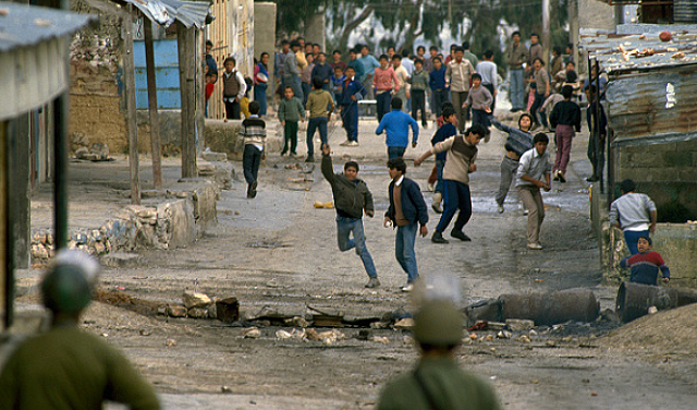 38 عاما على انتفاضة الحجارة الفلسطينية