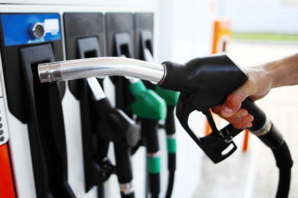 تخفيض أسعار البنزين بنوعيه والديزل للشهر المقبل