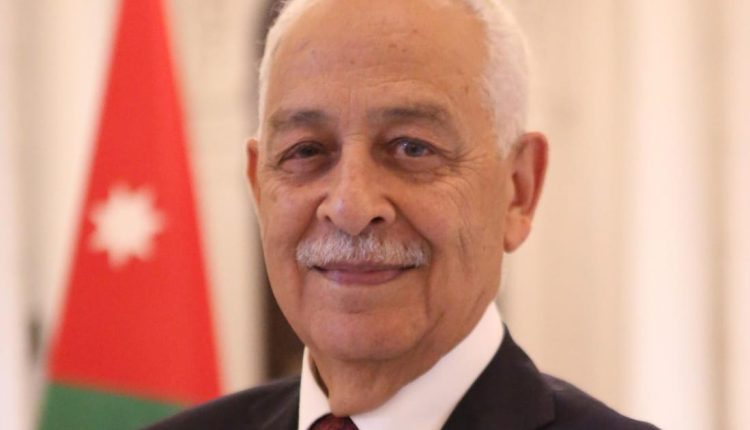 العيسوي  ينقل تمنيات الملك وولي العهد للنائب الخلايلة والمهندس الطراونة بالشفاء