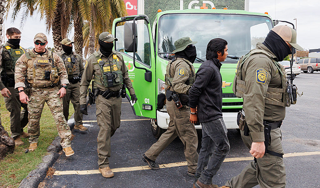 الولايات المتحدة تخفض فترة تصاريح عمل المهاجرين إلى 18 شهرا